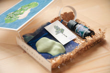 画像をギャラリービューアに読み込む, 渡辺真悠「空想トラベルアロマキット」